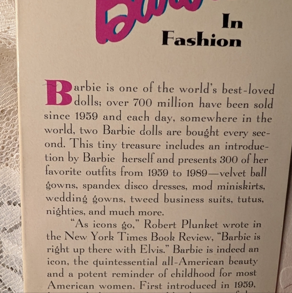 Vintage Barbie Book History 1959 - 1989 - Picture 5 of 6